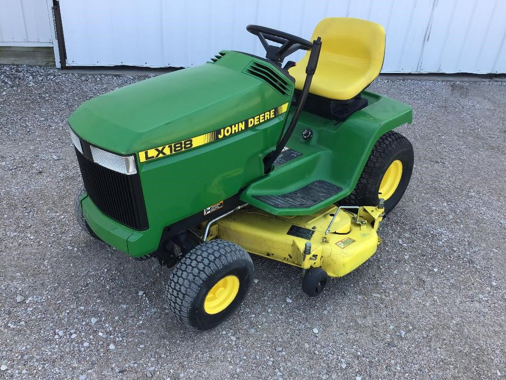 John Deere LX172, LX176, LX178, LX188 Lawn Tractor (SN.040001) Operato ...